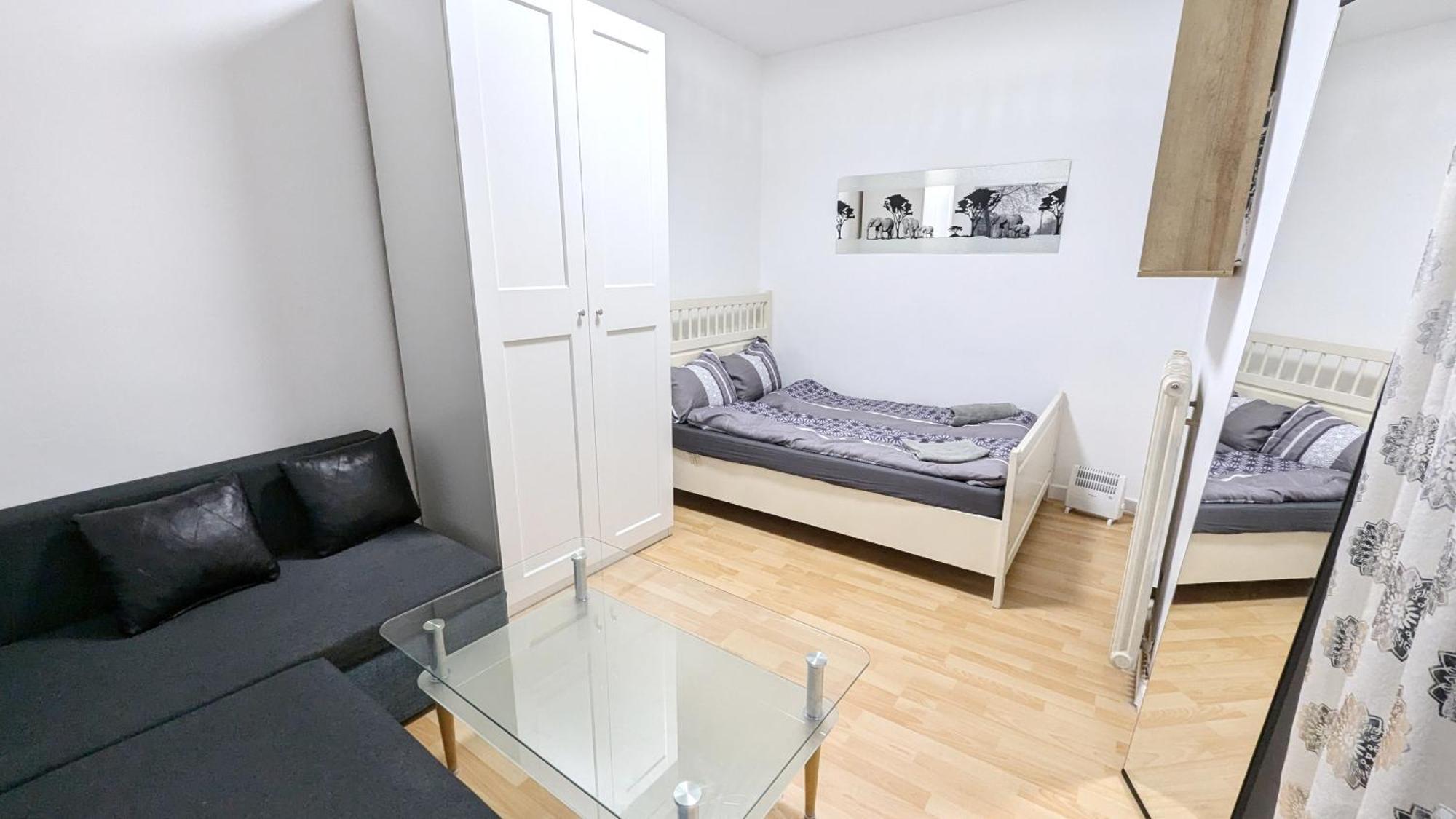 Cozy Rooms In Lugner City Area Вена Экстерьер фото